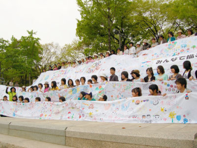 「世界一大きな絵2010inフラワーフェスティバル」に参加しました