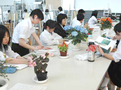 日本画講座を実施しました