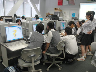 中学生対象美術講座を実施しました