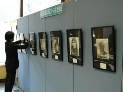 広島市役所１階市民ロビーで生徒作品を展示しています