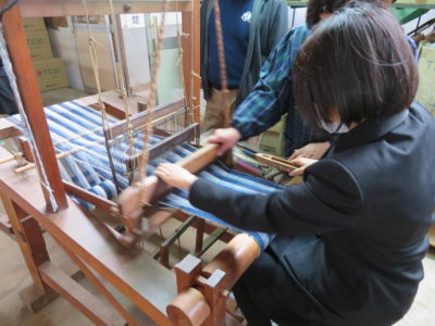 創造表現コース二年次美術研修（3日目：藍染・彫漆体験）