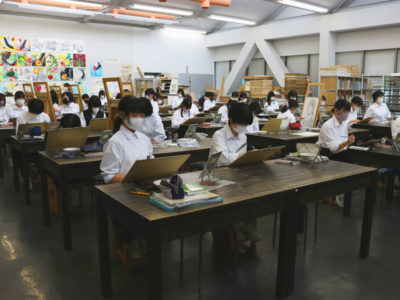 美術の授業が始まりました