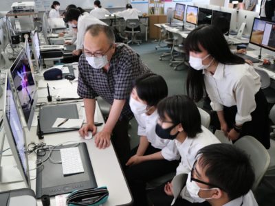 「ひろしま国際平和文化祭」実行委員会来校　アニメーション制作の様子を視察