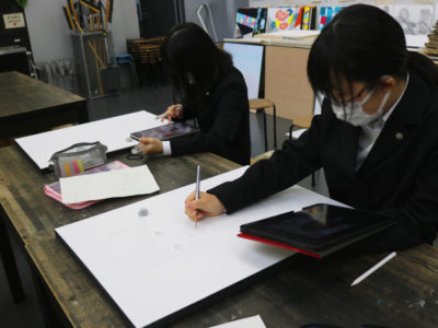 創造表現コース授業レポート「１年生授業　自分をテーマにした平面表現」（タブレット端末の活用）