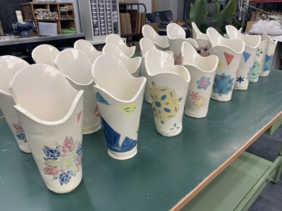 折り鶴の灰を活用した陶製トロフィー（全国都道府県対抗男子駅伝）