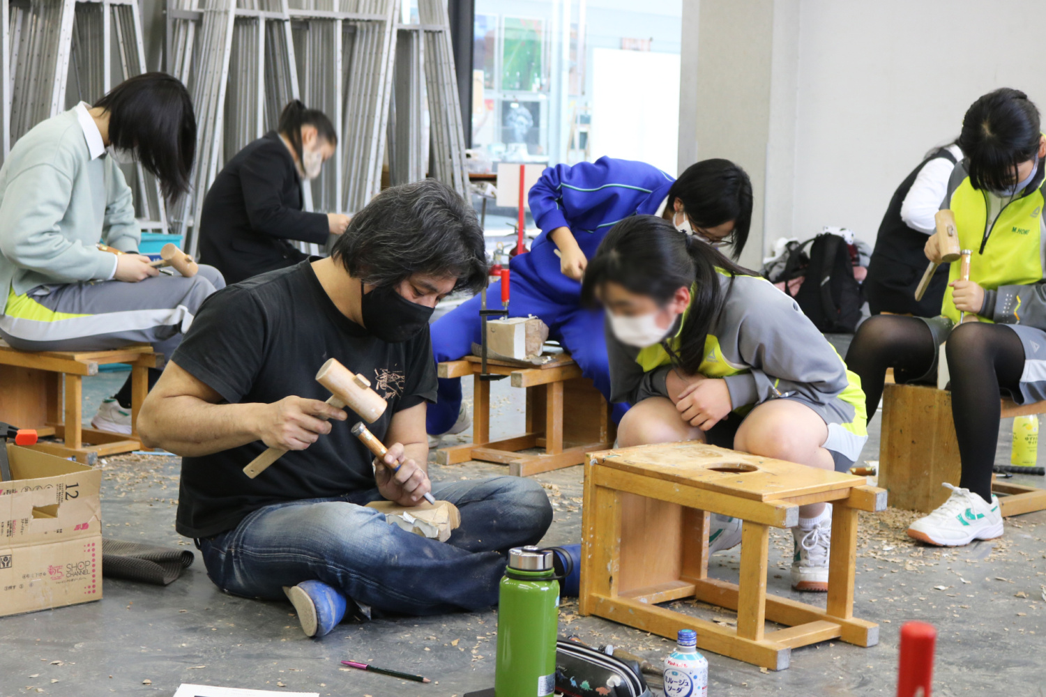 プロフェッショナル人材活用事業「 木彫講座 」が開催されました