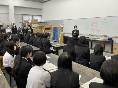 美術部新入生との初顔合わせ会を開催しました。