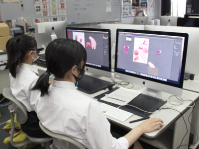 市内電車のラッピングデザインに取り組んでいます