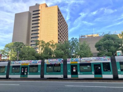 市内電車のラッピングデザインが完成しました
